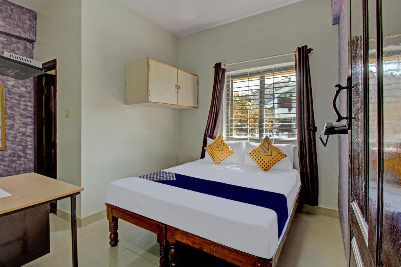 Spot On A Class Suites Near Hare Krishna Hill Бангалор Екстериор снимка